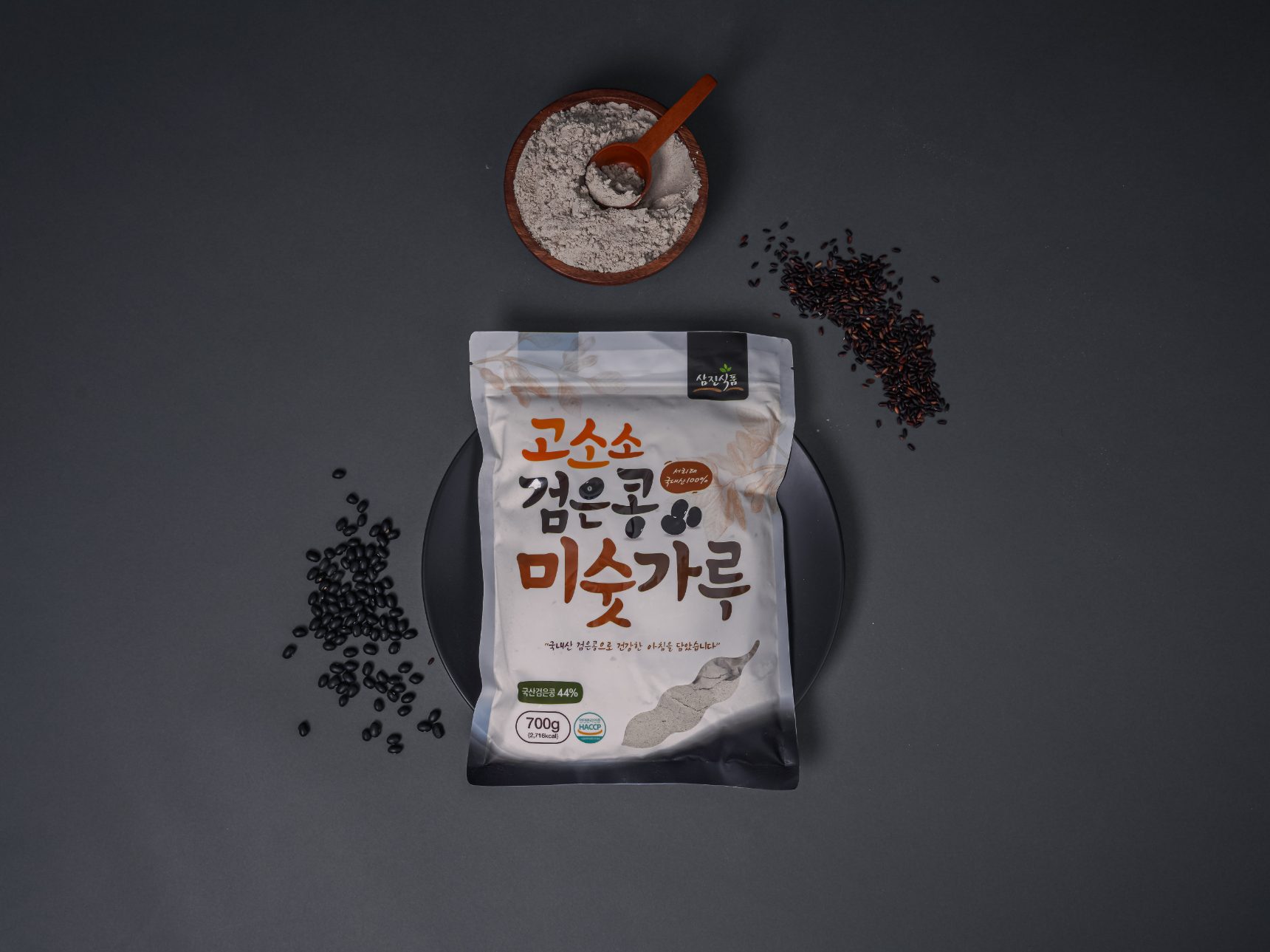 黑豆混合谷物固体饮料 — 原料：青仁黑豆、黑米与烘焙谷物粉