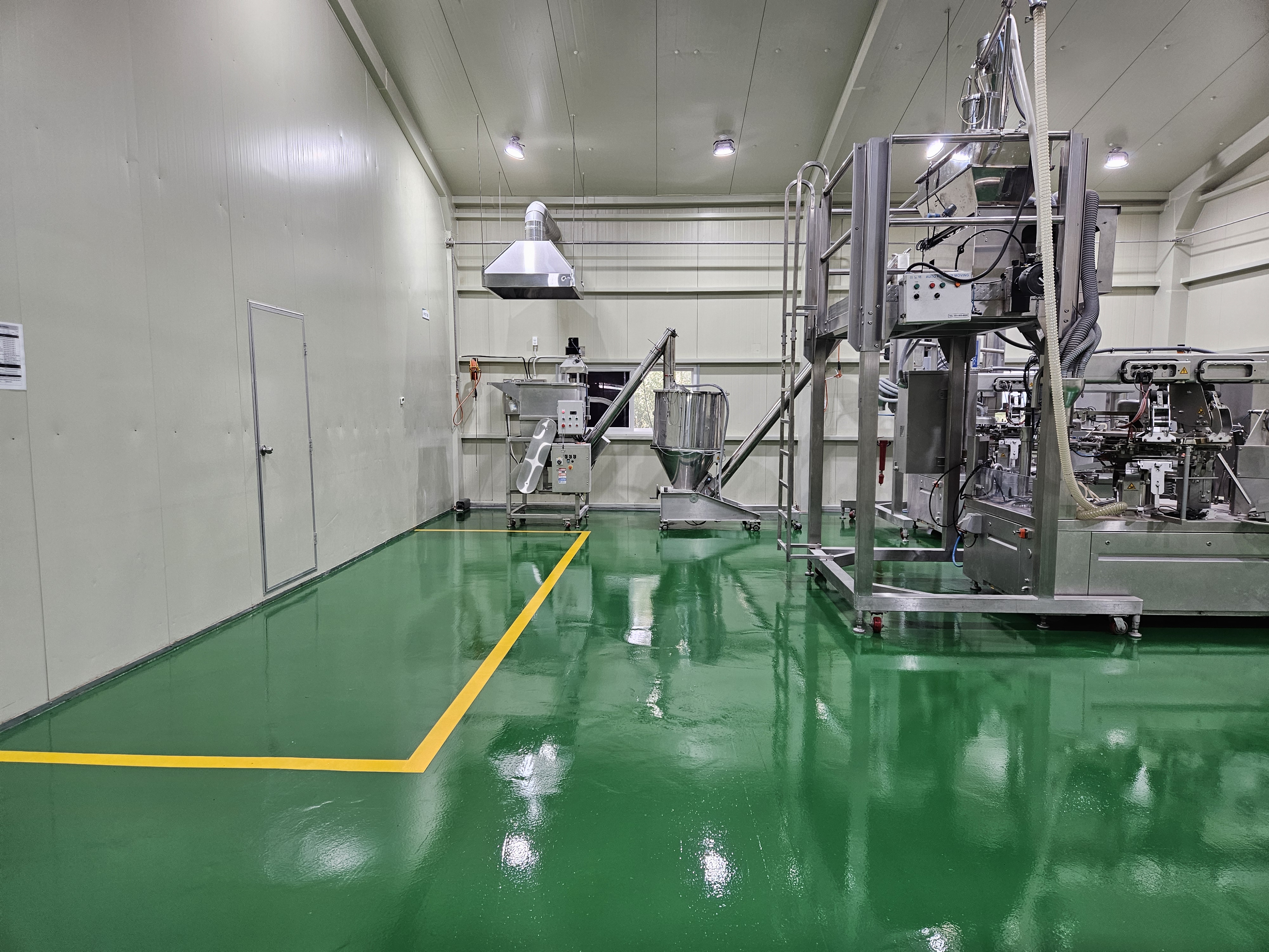 黑豆混合谷物固体饮料 — 位于韩国星州的三珍食品研磨包装工厂
